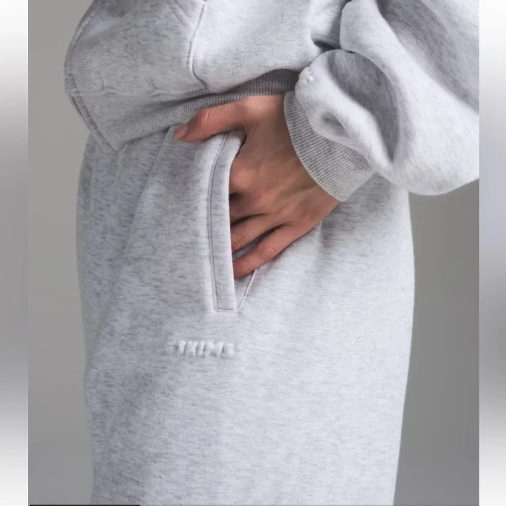 SKIMS Cotton Fleece Classic Jogger in Light Heather Grey; Size XS - Picture 4 of 8
